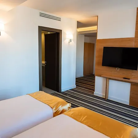 Hotel Avenue - Avenue Hotels Buzău Extérieur photo