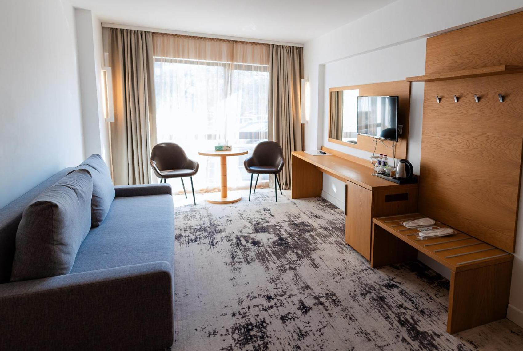 Avenue - Avenue 4*