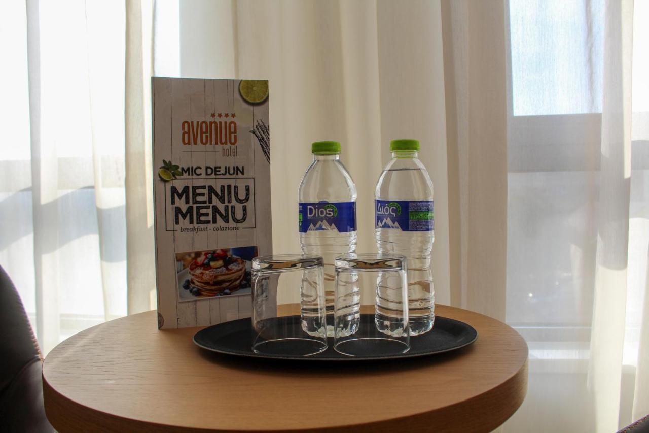 Avenue - Avenue 4*